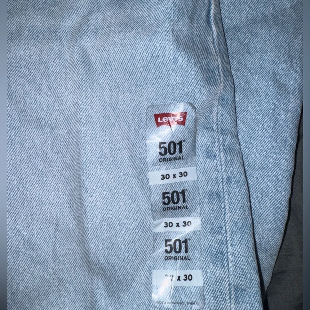 Levis questions leave